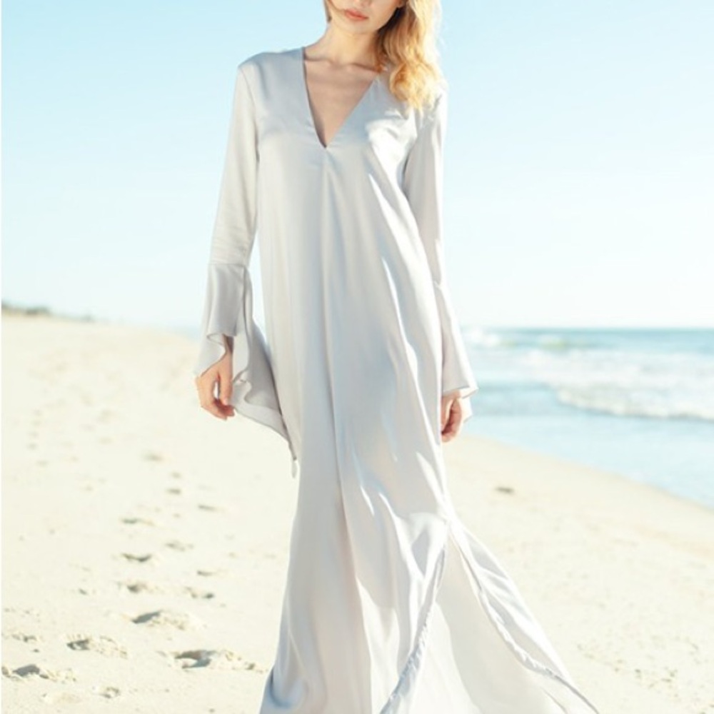 Elegant grey Flared Sleeve Dress - Picture 2 of 6